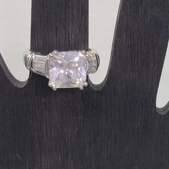Princess cut CZ with CZ Baguettes Silvertone Ring size 8 - Picture 3 of 4